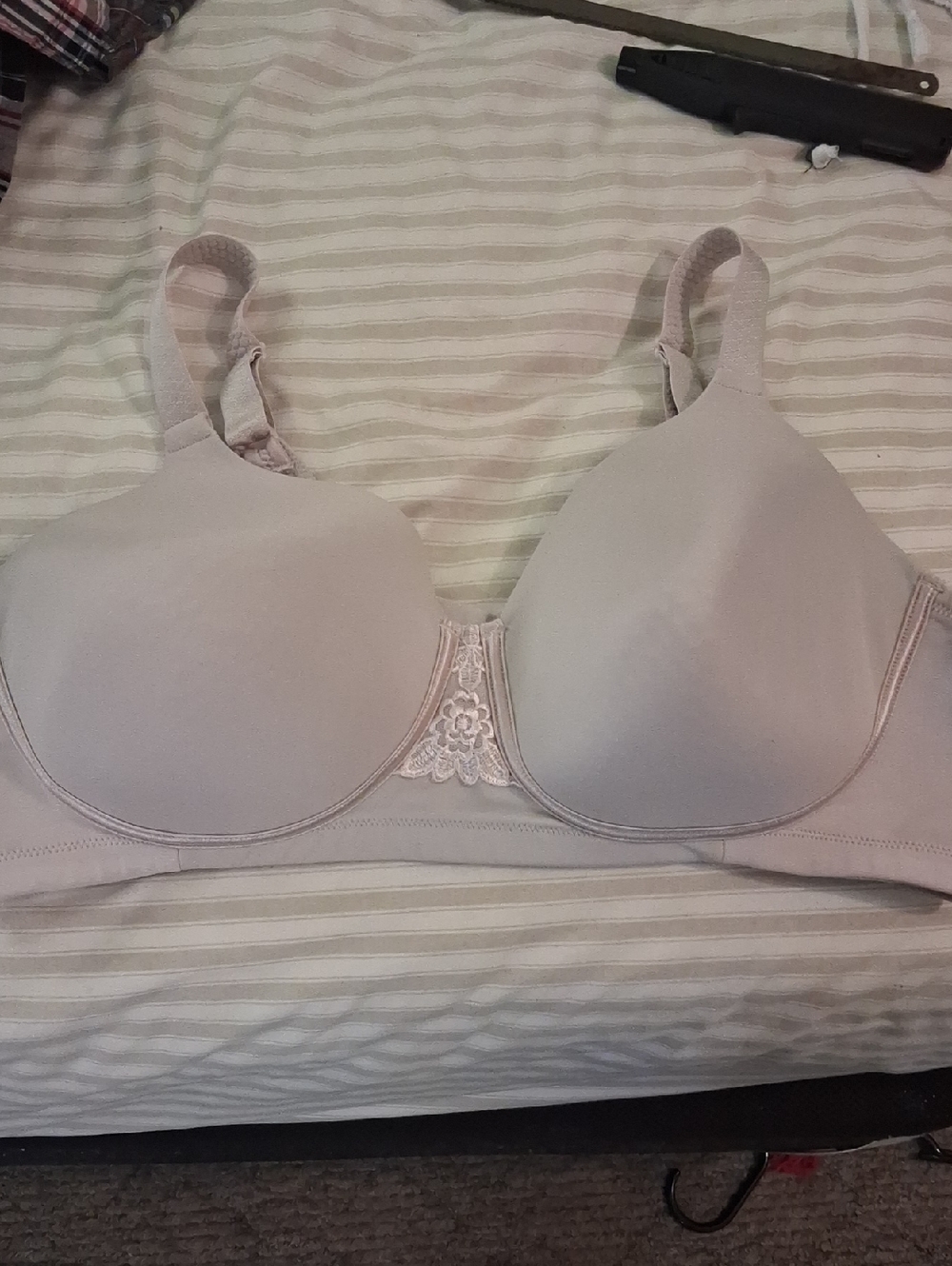 Vanity Fair Soft Blush Molded T-Shirt Bra with Lace Detail